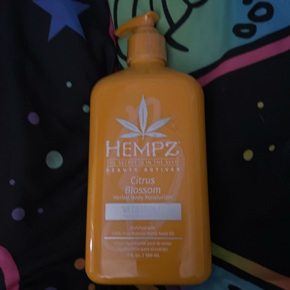 HEMPZ, Herbal Body Moisturizer. VITAMIN C Helps brighten the skin